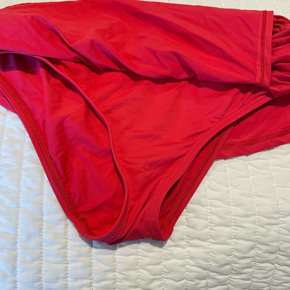 Two piece bathing suit.  Bottom is a skort - Picture 5 of 6